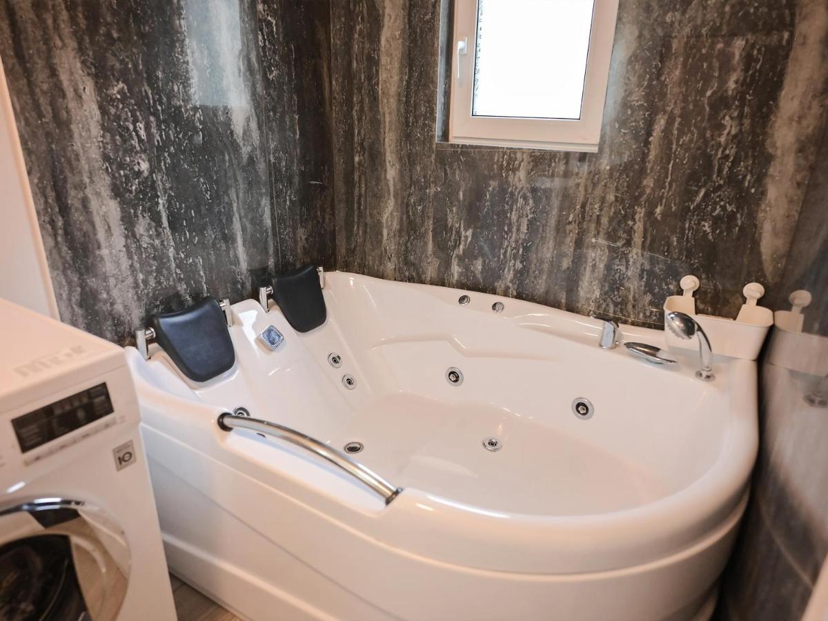 Willa Ase Premium House Suczawa Zewnętrze zdjęcie